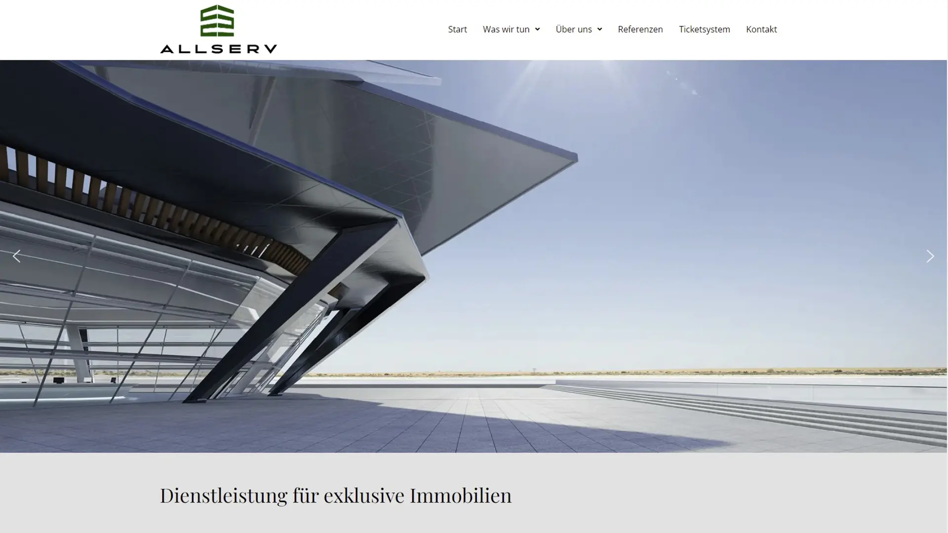 Moderne Architektur mit innovativem Design, die exklusive Dienstleistungen für Immobilien repräsentiert. Klarer Himmel und minimalistische Linien betonen die Ästhetik des Gebäudes.