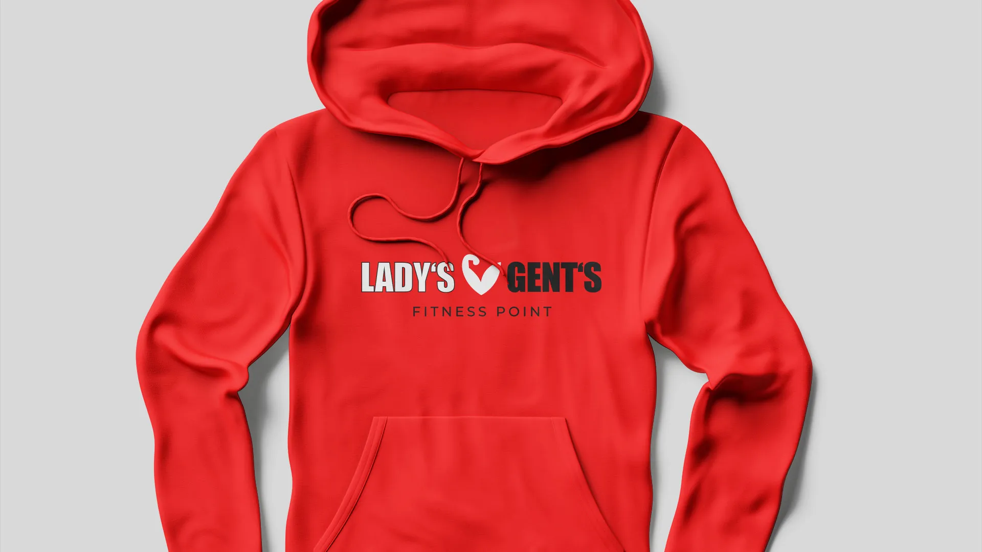 Roter Hoodie mit Lady’s & Gents Fitness Point Logo auf der Brust als Beispiel für Corporate Fashion und Merchandising.