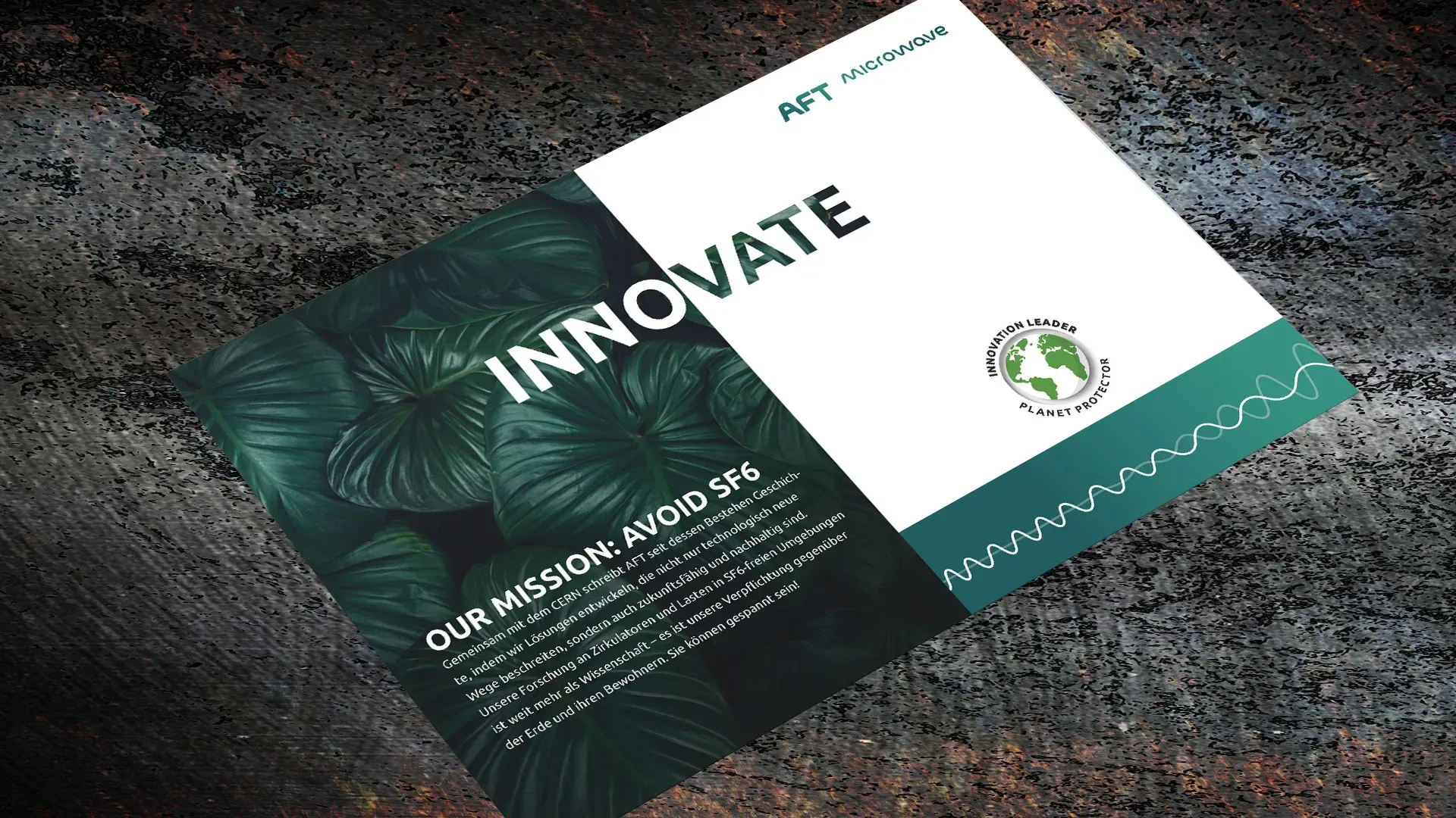 Grafik mit dem Titel "Innovate", die das Engagement von AFT für nachhaltige Technologien und die Vermeidung von SF6 zeigt. Im Hintergrund sind grüne Blätter abgebildet, während der Text die Mission des Unternehmens beschreibt, innovative Lösungen zum Schutz des Planeten zu entwickeln.